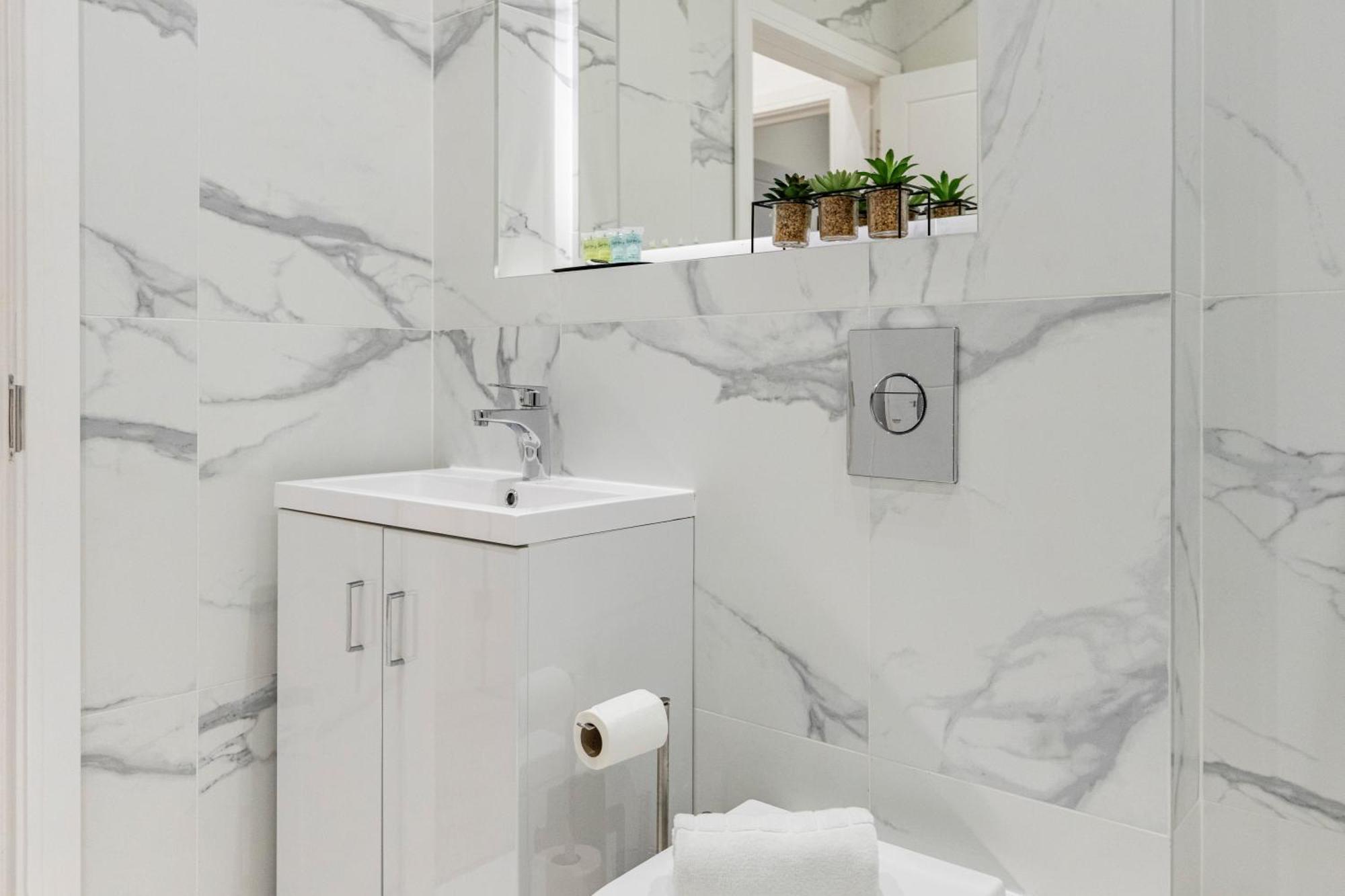 Welcoming And Spacious Apartment- Excellent Location London Bagian luar foto