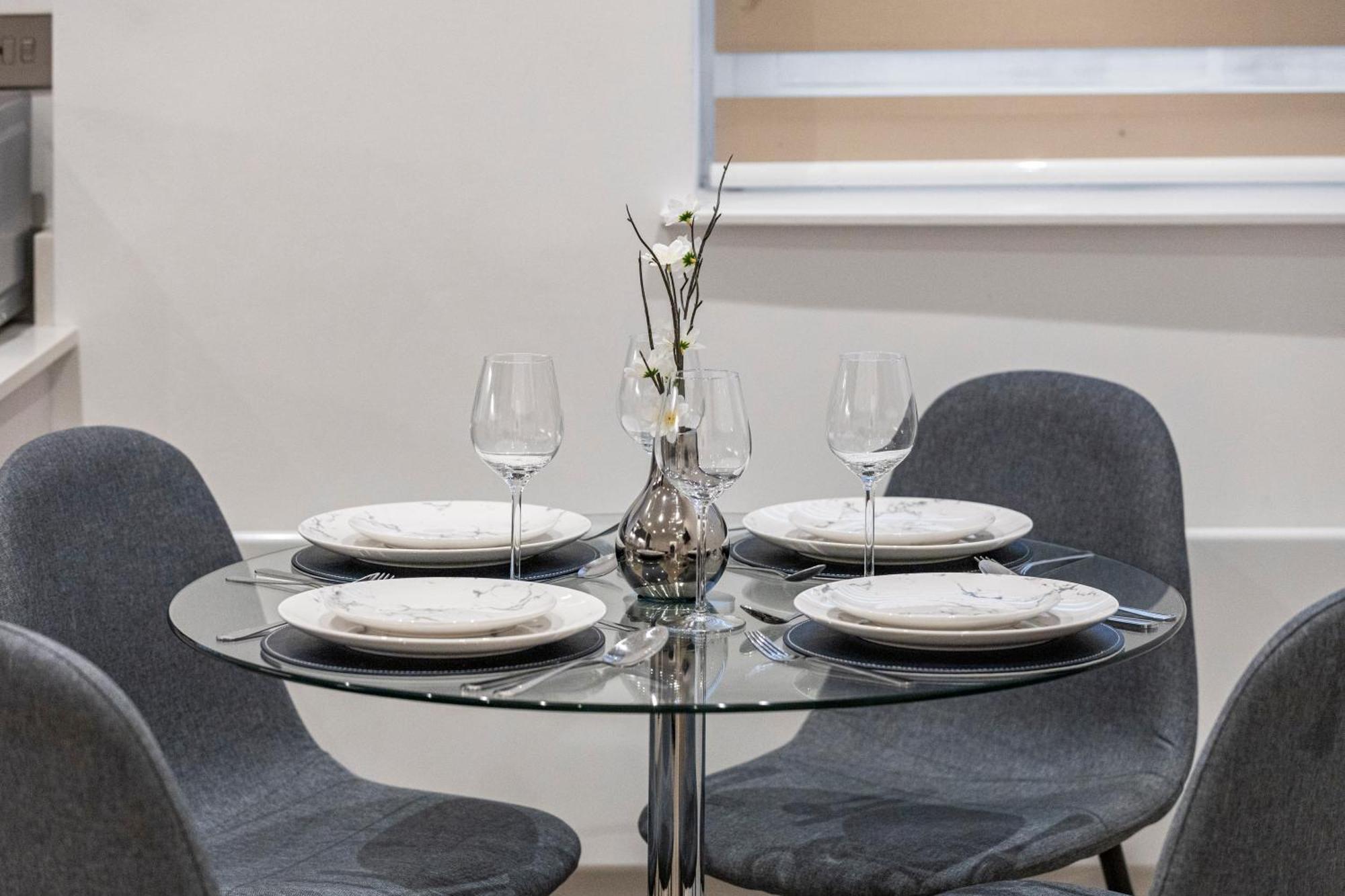 Welcoming And Spacious Apartment- Excellent Location London Bagian luar foto